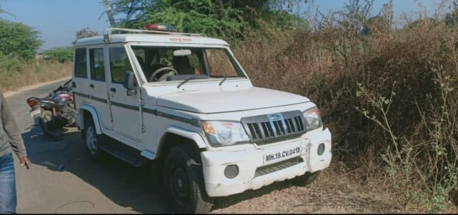 Amalner:तहसीलदारांचे वाहन पलटी होऊन दोन तलाठी जखमी, गाडीच्या काचा फुटून 80 हजाराचे नुकसान....