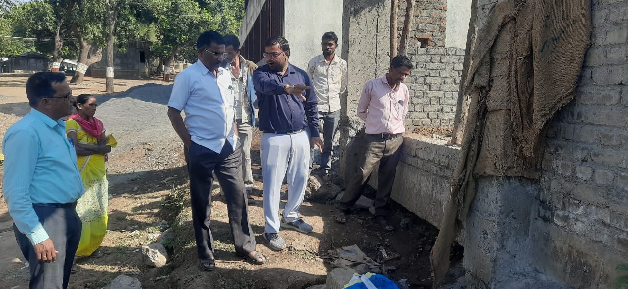 Surgana: शासकीय आश्रम शाळा पळसन येथे इमारतीचे बांधकाम निकृष्ट असल्याचा आरोप