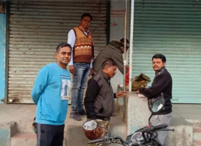 Amalner: अमळनेर न प ची कर थकबाकीदारांवर कठोर कारवाई..14  दुकाने सिल तर 20 नागरिकांचे नळ कनेक्शन केले बंद...!