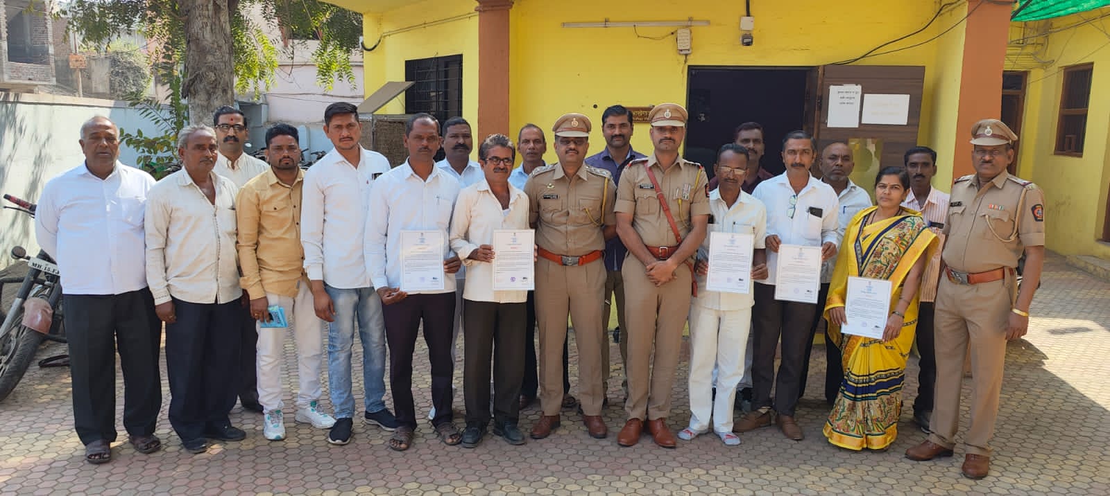 फैजपुर पोलीस स्टेशन अंतर्गत पोलीस पाटील सन्मानित.