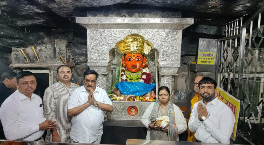 गुजरात भाजप प्रदेशाध्यक्ष रेणुका मातेच्या चरणी लीन