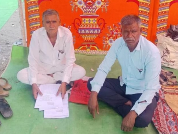 Amalner: शेतातील  बेकायदेशीर टॉवर हटवावे...जानवे येथील शेतकऱ्यांचे प्रजासत्ताक दिन उपोषण..!