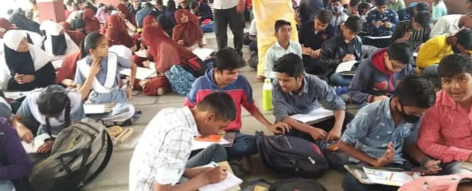 Amalner: पंचायत समिती तर्फे परीक्षा पे चर्चा विषयावर चित्रकला स्पर्धा संपन्न..!15 शाळा आणि 850 विद्यार्थ्यांनी घेतला सहभाग..!