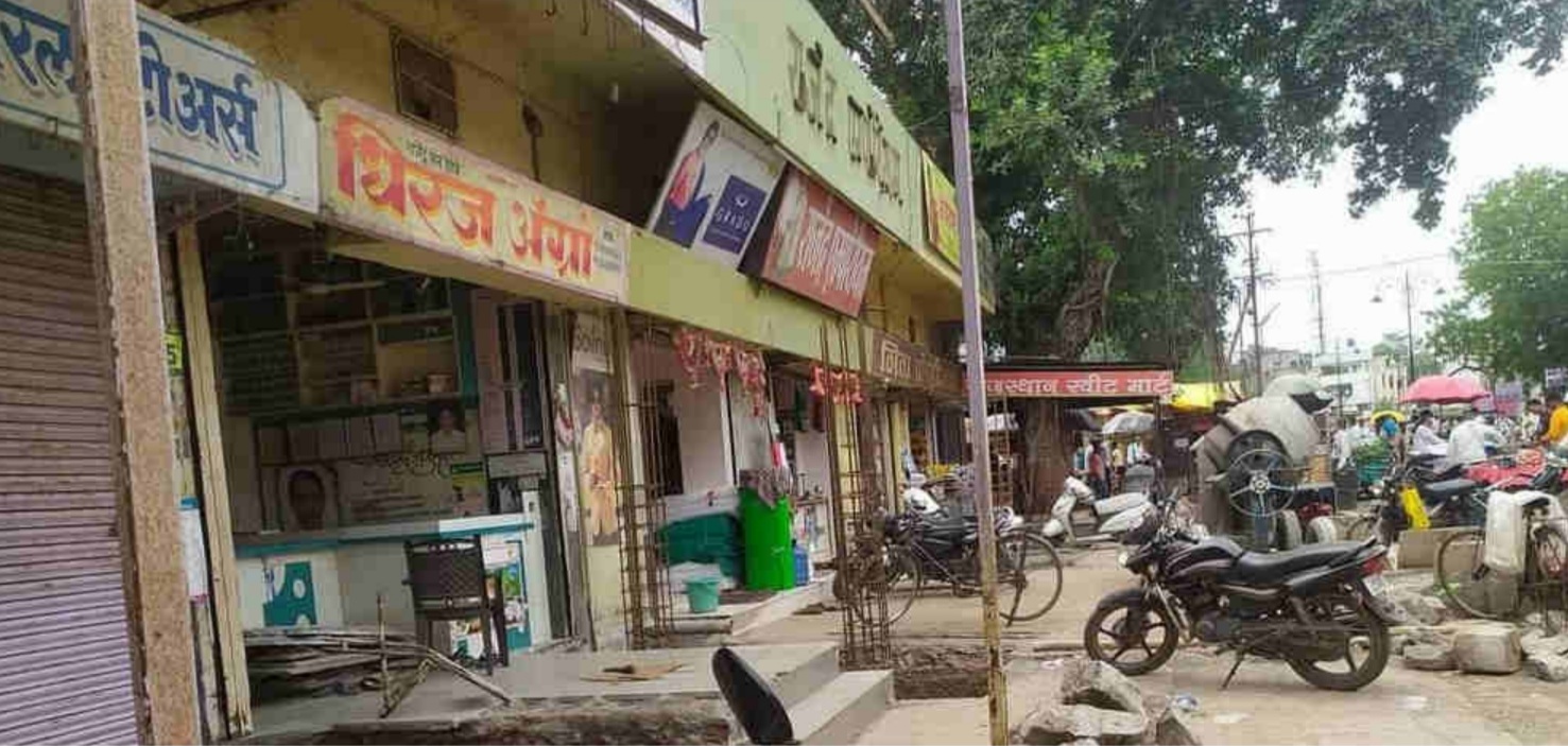 Amalner: लालबाग शॉपिंगचे बेकायदेशीर बांधकाम अखेर रद्द..!अतिरिक्त बांधकाम पडण्याचे जिल्हाधिकारी यांचे आदेश...!