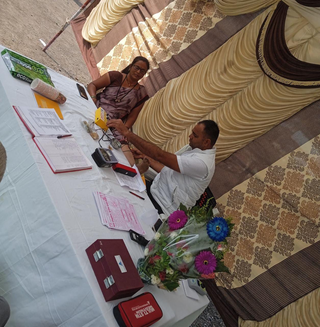 Amalner: सचिनभाऊ खंडारे मित्र परिवार तर्फे ऍक्युप्रेशर सुजोक थेरेपी शिबिर संपन्न..!250 पेक्षा अधिक नागरिकांनी घेतला लाभ..