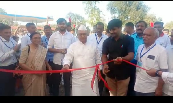 फैजपूर येथे सुरू असलेल्या कृषीधन प्रदर्शनानिमित्त विविध स्पर्धा व प्रदर्शनाचे उद्घाटन