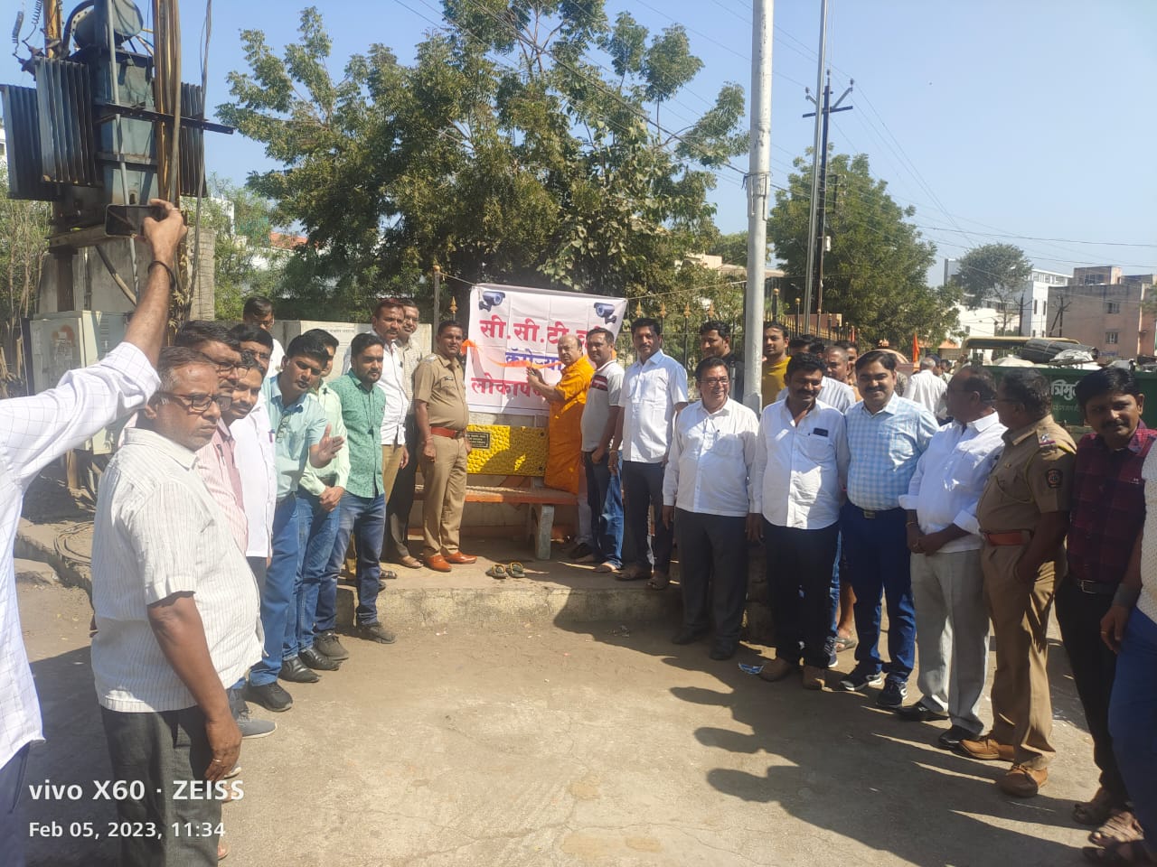 Amalner: भगवा चौक परिसर आता सीसीटीव्ही कॅमे-यांच्या निगराणीत...डीवायएसपी राकेश जाधव यांची संकल्पना : डॉ. अनिल शिंदे यांच्याहस्ते उद्धाटन