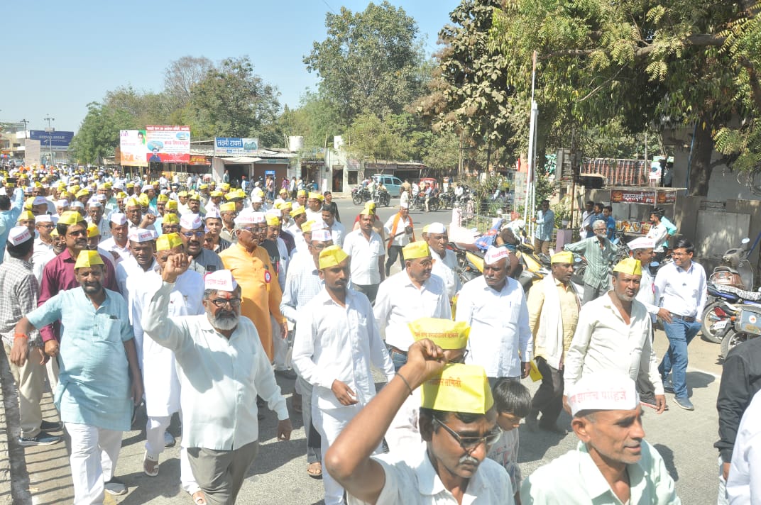 Amalner: Mission Padalse: पाडळसे धरण पत्र आंदोलनातील 52 हजार पत्र मिरवणूकीने पोस्टात रवाना..!