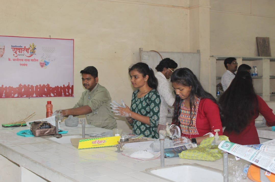 युवा रंगाच्या दुसऱ्या दिवशी अनेक स्पर्धा विद्यार्थ्यांनी गाजवल्या