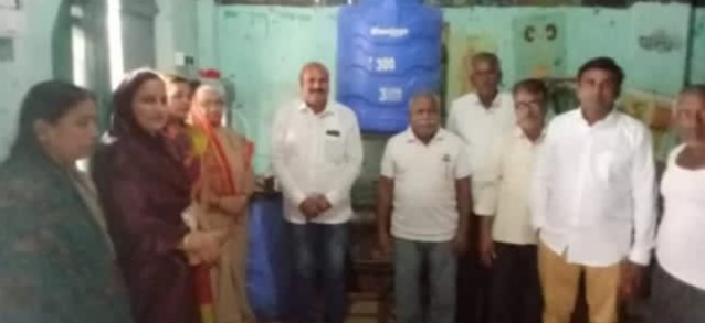 Amalner: जिल्हा परिषद उच्च माध्य.शाळेला वडिलांच्या स्मरणार्थ संदीप पाटील यांच्या कडून पाण्याचे फिल्टर भेट..!