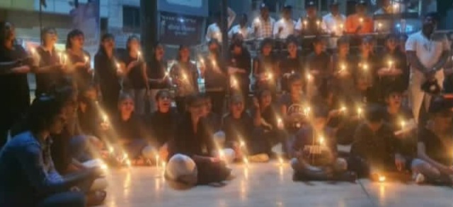 Amalner:खान्देश रक्षक संघटने तर्फे पुलमावा हल्ल्यातील शहिदांना दिवे लावून श्रद्धांजली...