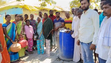 साठे नगर येथील महिलांनी काढले घागर मोर्चा , नगर परिषदेने घेतली दखल - एका तासात पाण्याची मोटार झाले उपलब्ध