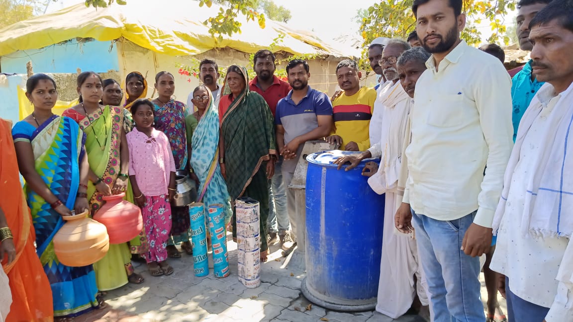 साठे नगर येथील महिलांनी काढले घागर मोर्चा , नगर परिषदेने घेतली दखल - एका तासात पाण्याची मोटार झाले उपलब्ध