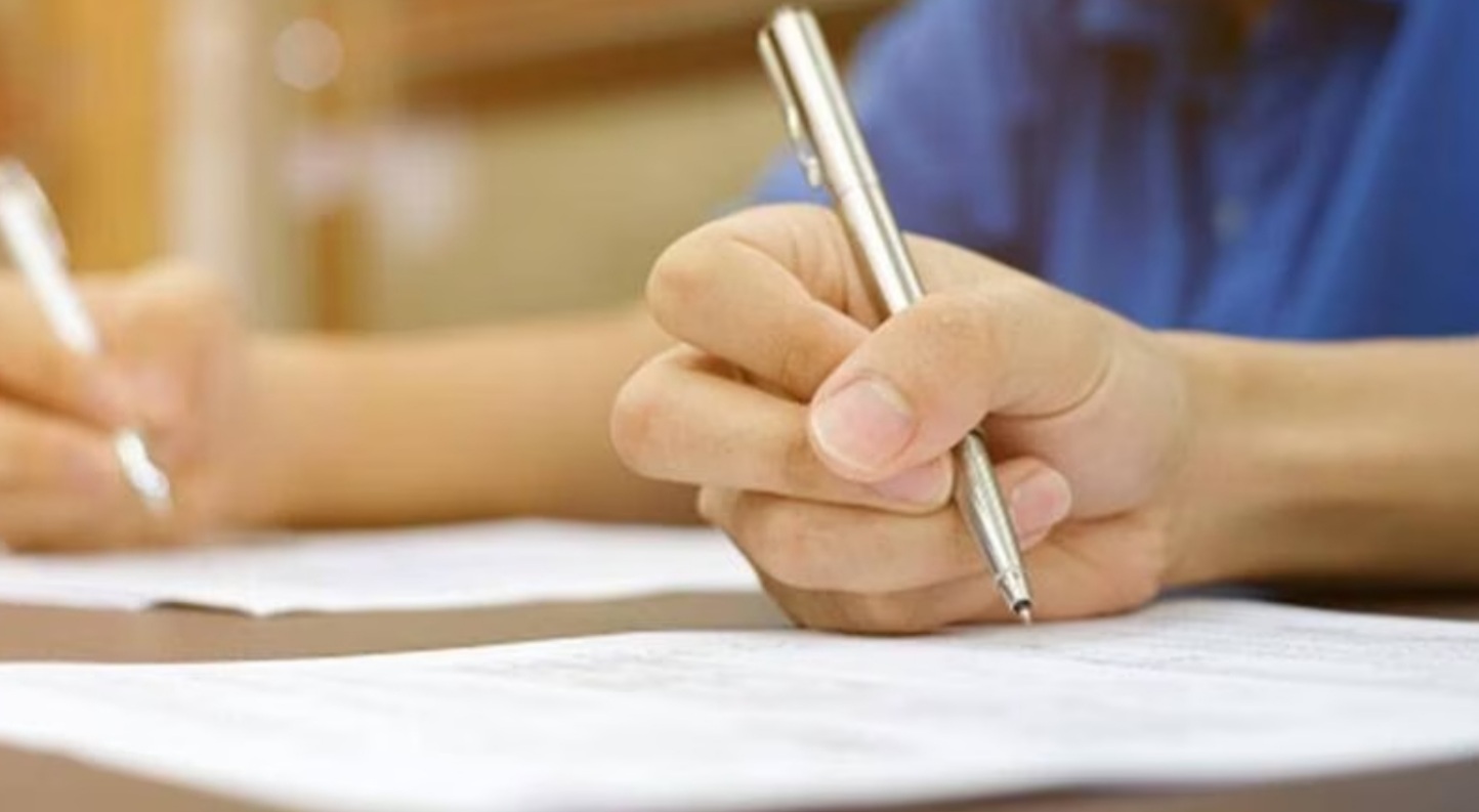 Exam Update: दहावी बारावीच्या परीक्षार्थींना 10 मिनिटे जास्तीचा वेळ..!