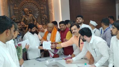 Amalner:महाराष्ट्र मंदिर महासंघा तर्फे विविध मागण्यांचे मुख्यमंत्र्यांना निवेदन