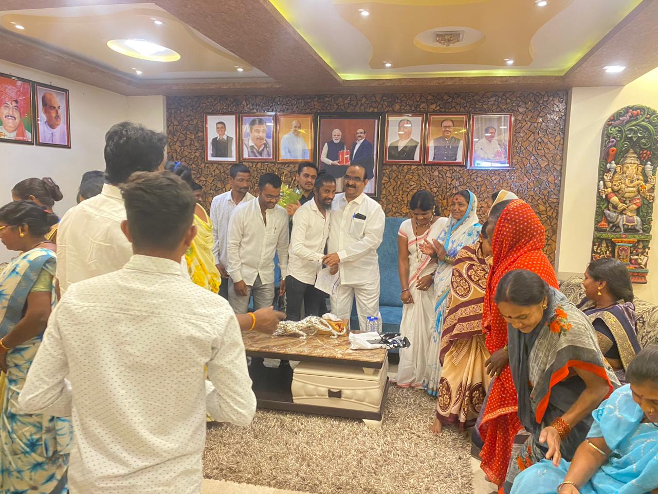 खासदार सुधाकर शृंगारे यांना भिम आर्मी चे निवेदन