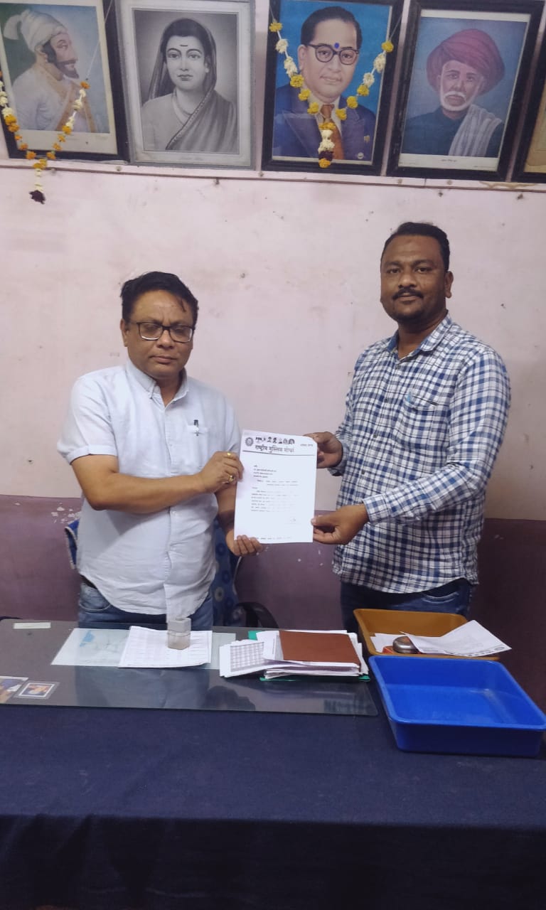 Amalner: सराफ बाजार येथील विद्युत पोल धोकादायक दुरुस्तीची नविद शेख यांची मागणी