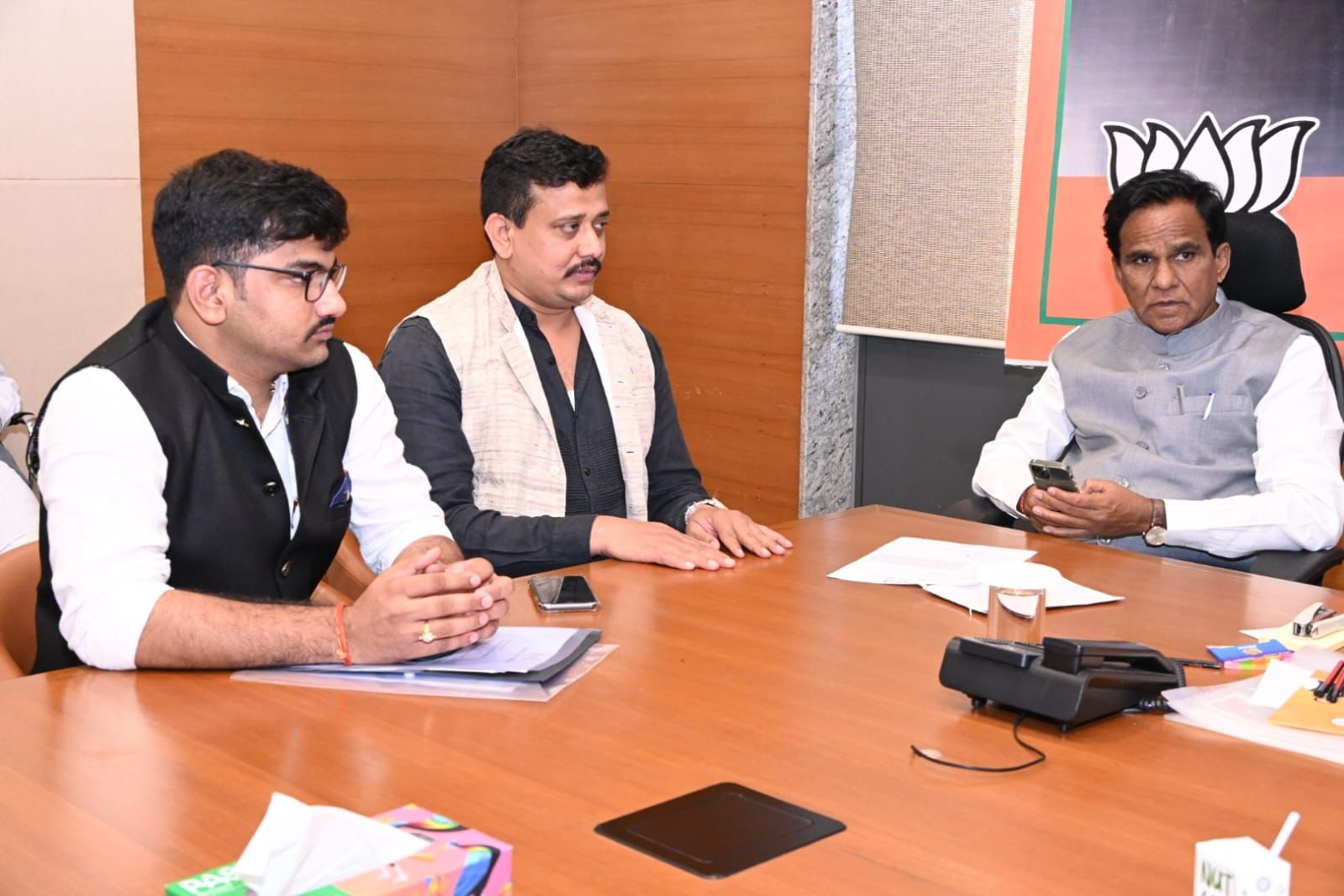 पत्रकारांच्या रेल्वे सवलतीचा प्रश्न आठ दिवसांत निकाली काढू..रेल्वेमंत्री रावसाहेब दानवे यांचे आश्वासन