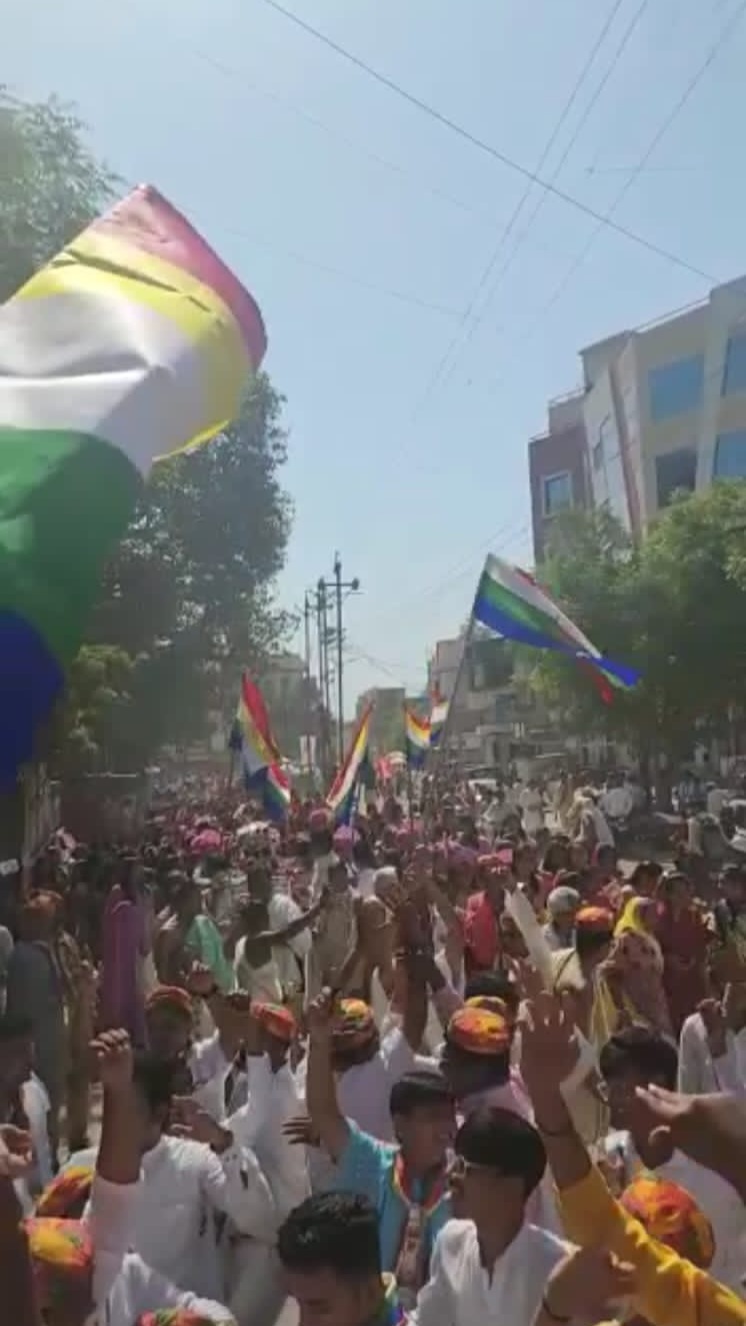 Amalner: भगवान श्री वर्धमान महावीर यांचा जन्मोस्तव मोठ्या उत्साहात साजरा... पहा व्हिडिओ..