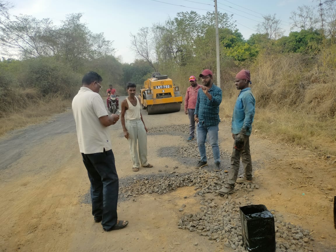 सुरगाणा तालुक्यातील महत्वाचा आणि मुख्य रहदारी असलेला रस्ता म्हणजे बोरगाव -सुरगाणा-बर्डीपाडा