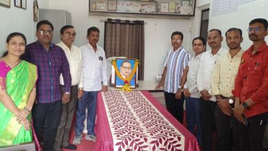 श्रीमती एन.एन.सी. महाविद्यालय कुसुंबा येथे डॉ. बाबासाहेब आंबेडकरांना अभिवादन