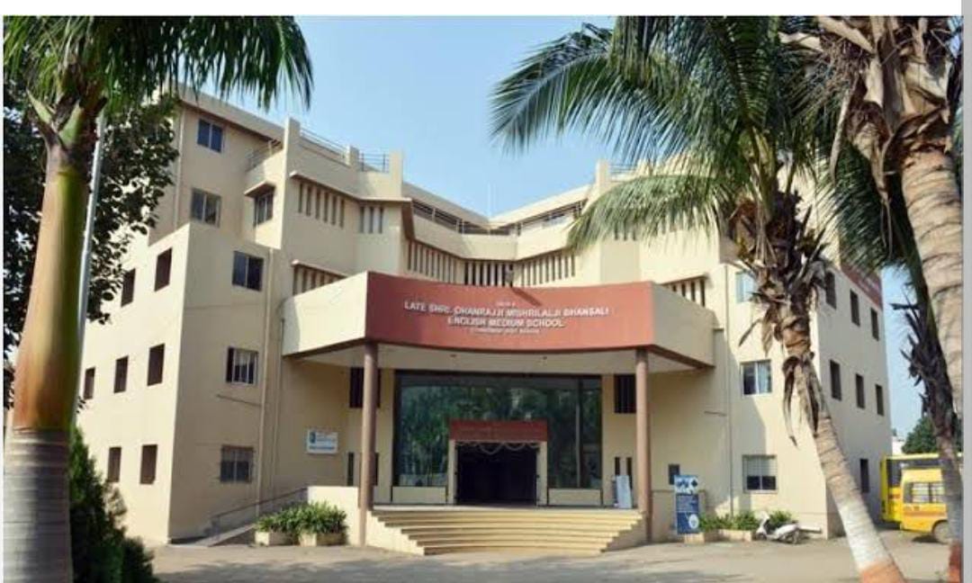 विभागीय आयुक्तांच्या पत्रानंतर जिल्हाधिकारी नेमिनाथ संस्थेवर कारवाई करतील का?पालकांचे निर्णयाकडे लक्ष