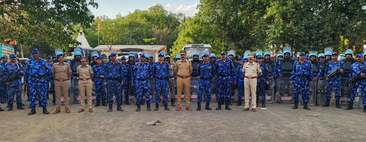 Amalner: पोलिसांचा संवेदनशील भागात रुट मार्च..!