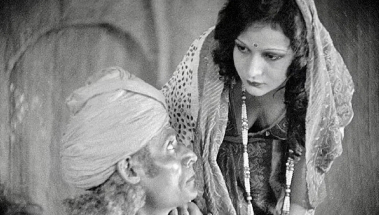 Bollywood: साल 1929..! पहिला किसींग सीन देणारी कोण होती ती अभिनेत्री..!