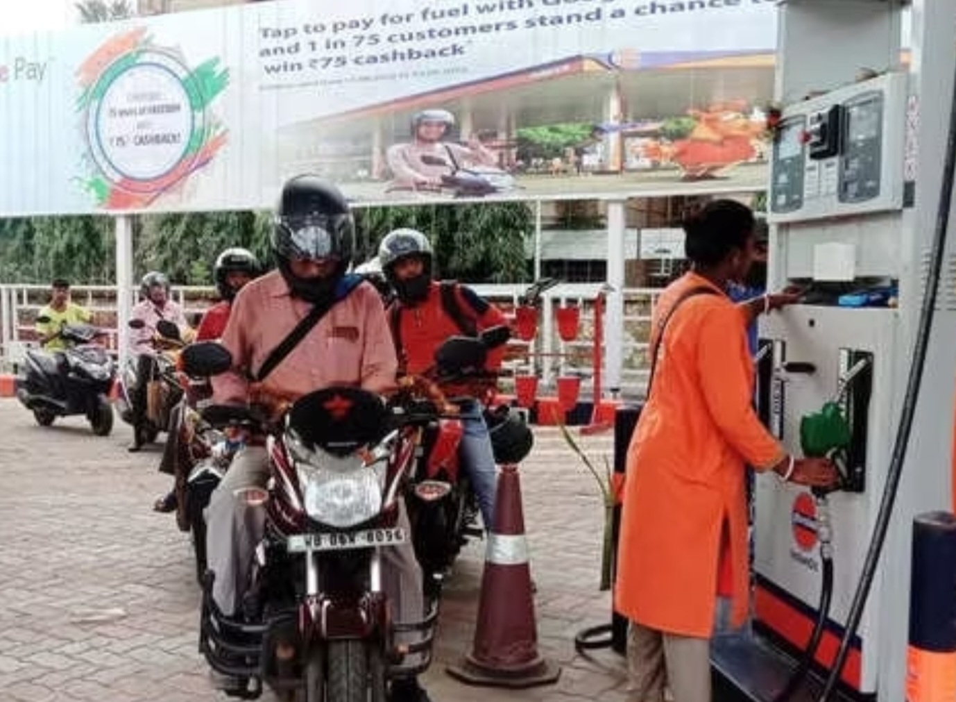 Breaking: सामान्य माणसाच्या खिशाला चाट..!पेट्रोल डिझेल चे भाव..!