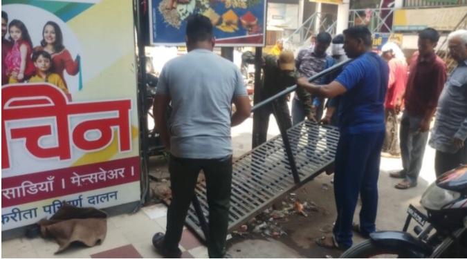 Amalner: न प ने हटवले बाजार पट्ट्यातील अतिक्रमण..!