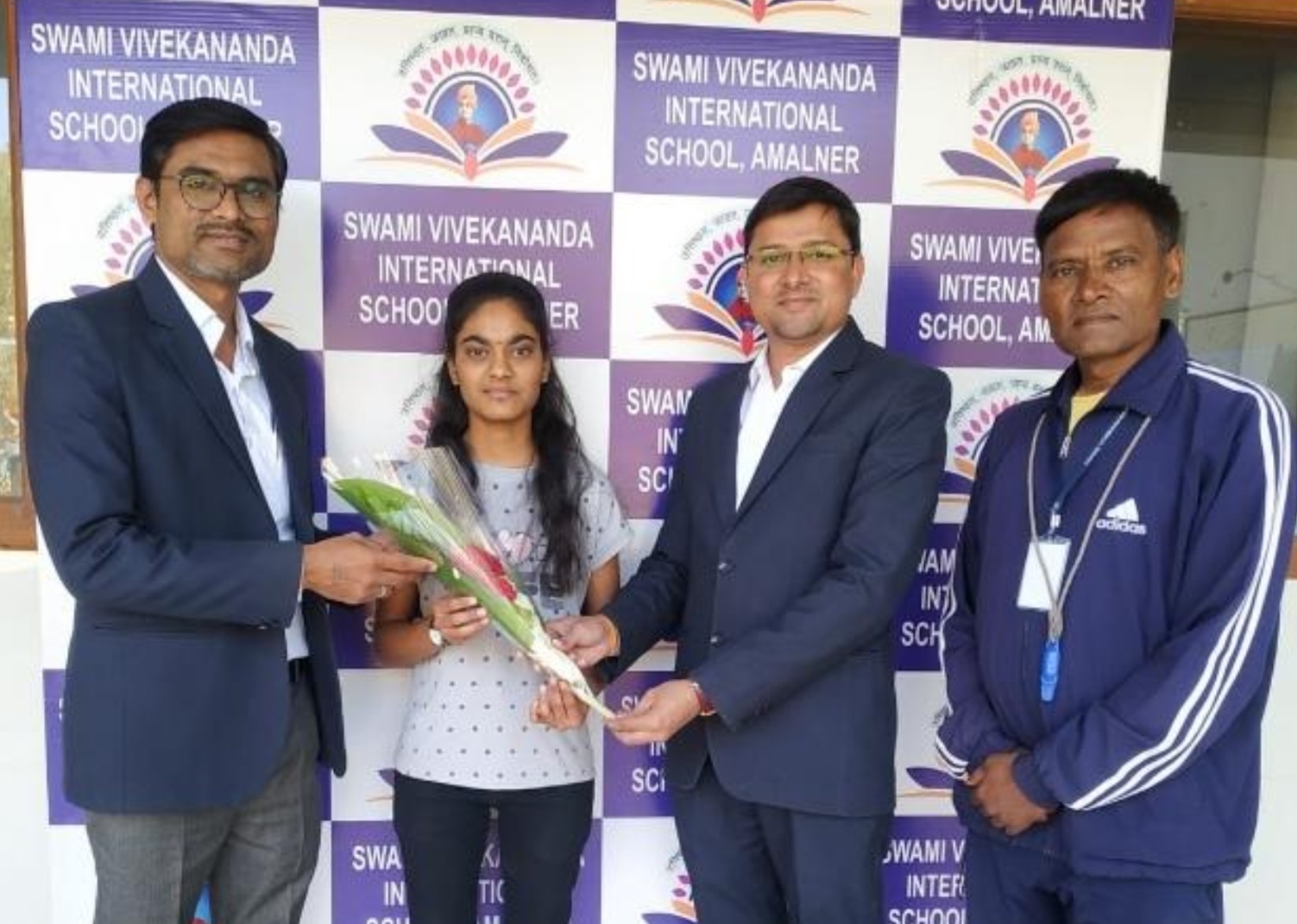 Amalner: स्वामी विवेकानंद इंटरनॅशनल स्कूल च्या विद्यार्थिनीचे राज्यस्तरीय सॉफ्ट टेनिस स्पर्धेत पटकावले कांस्य पदक..!