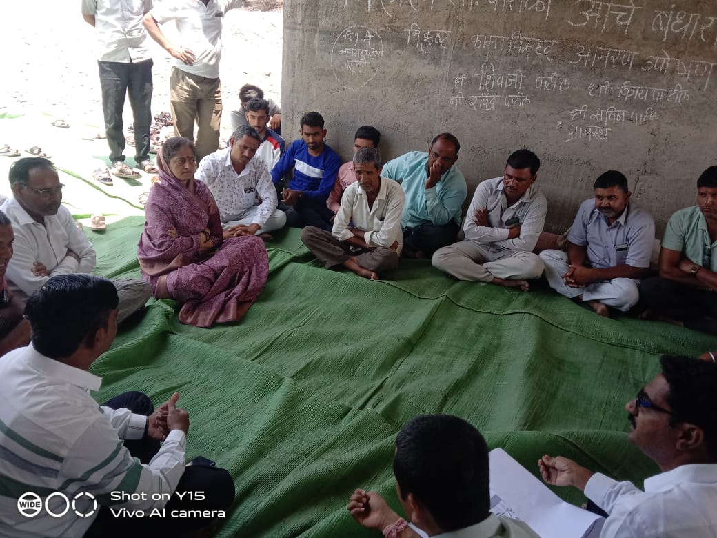 Amalner: भिलाली येथील साठवण बंधाराची चौकशी करण्यात येईल असे आश्वासन दिल्यानंतर उपोषण मागे - माजी आमदार श्रीमती स्मिताताई वाघ