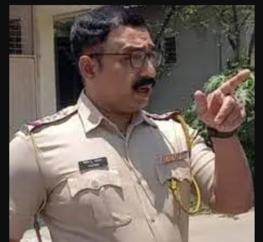 नाशिकच्या उपनगर वरीष्ठ पोलीस निरीक्षक निलेश माईनकर विरोधात गगांपुर पोलिसात खंडणीचा गुन्हा दाखल