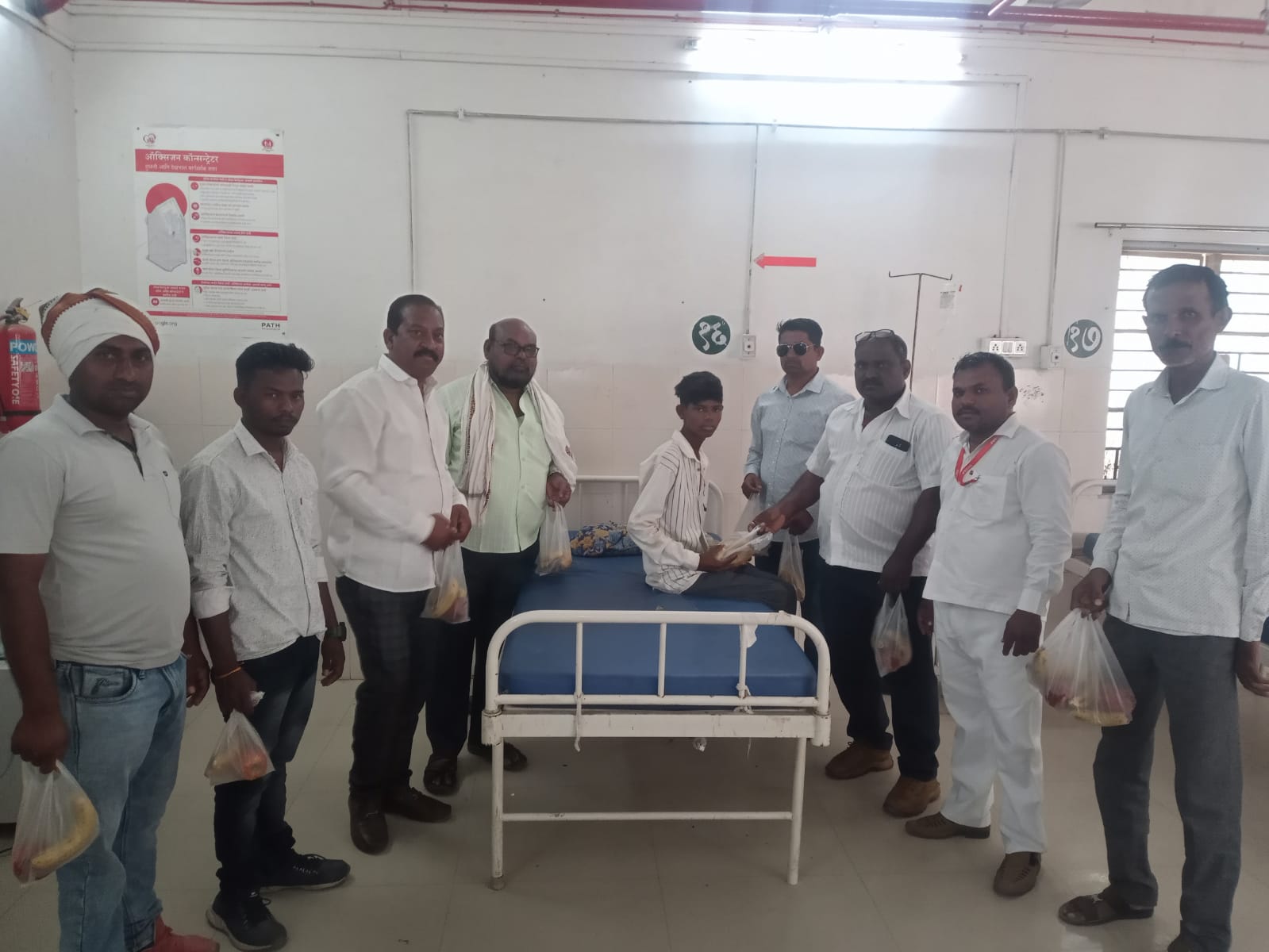 Amalner: बाळासाहेब आंबेडकर यांच्या जन्मदिवसाच्या निमित्ताने वंचित बहुजन आघाडी अमळनेर शहर व तालुका तर्फे ग्रामीण रुग्णालय येथे फळे वाटप