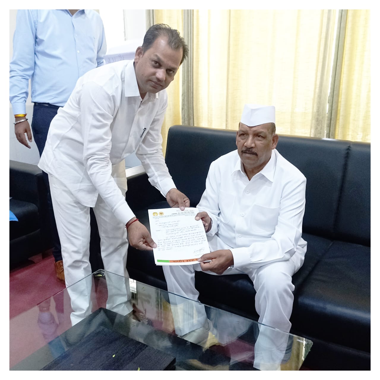 भाजप आदिवासी मोर्चाचे आदिवासी विकासमंत्र्यांना निवेदन