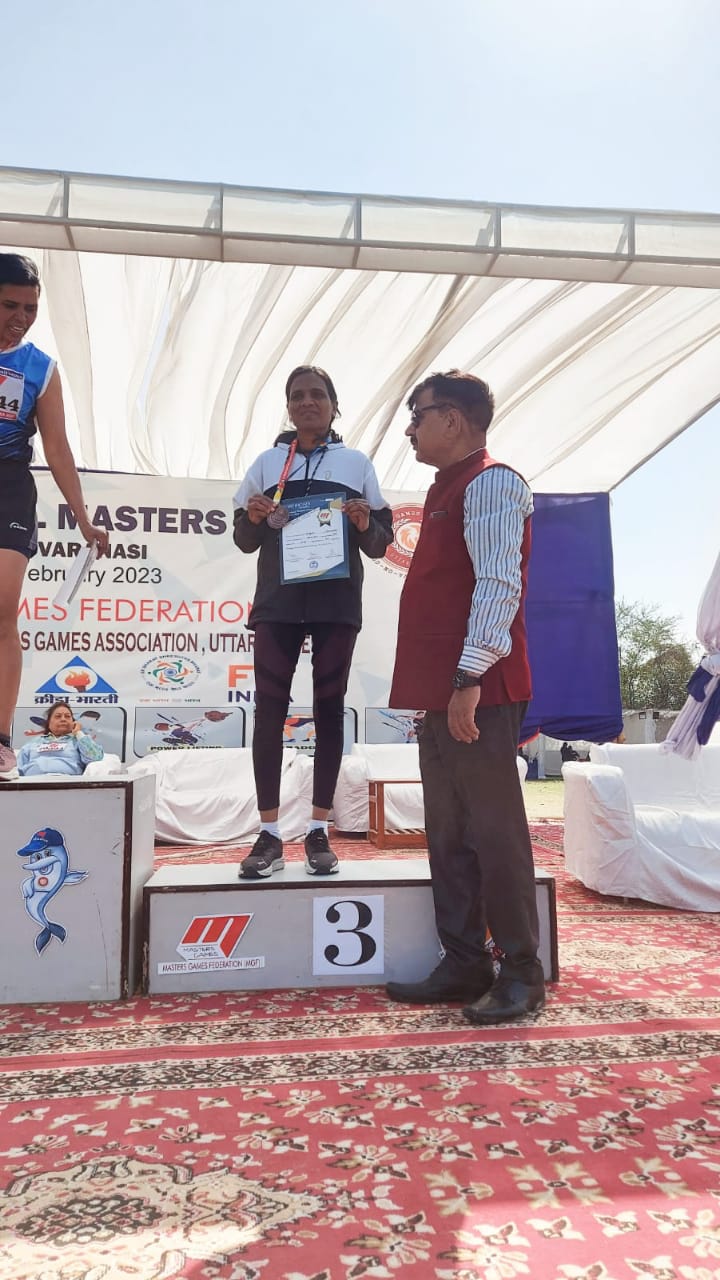 कठोर मेहनत,जिद्द, खेळाची आवड असल्याने ४२ वर्षीय विवाहितेची गरुड भरारी.. दक्षिण कोरियाच्या आशिया पॅसिफिक मास्टर खेळासाठी निवड. मंगला आज होणार दक्षिण कोरिया साठी रवाना..