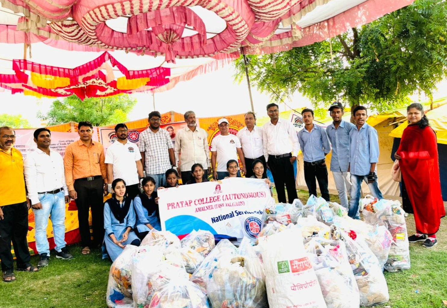 Amalner: एन एस एस तर्फे यात्रोत्सवात प्लास्टिक मुक्त अभियान..