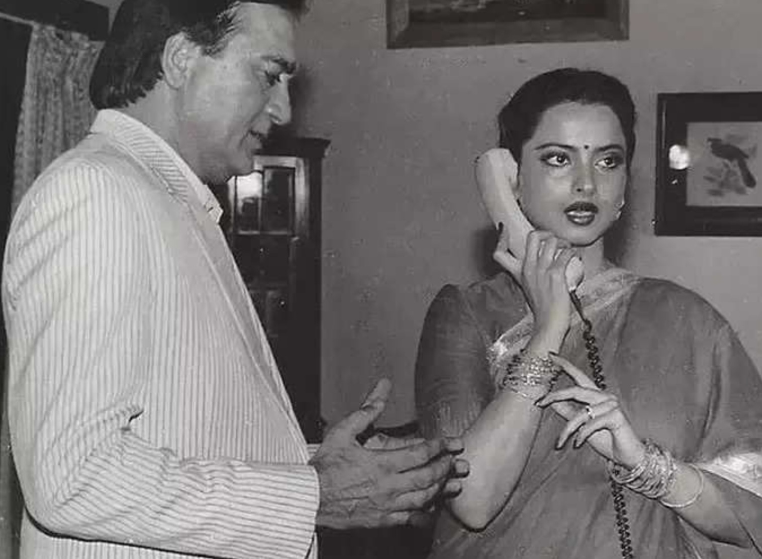 Bollywood Breaking: अरे बापरे..! रेखा आणि संजय दत्त झाले विवाहबद्ध..! अखेर कपाळावरील कुंकुच रहस्य उलगडल...!