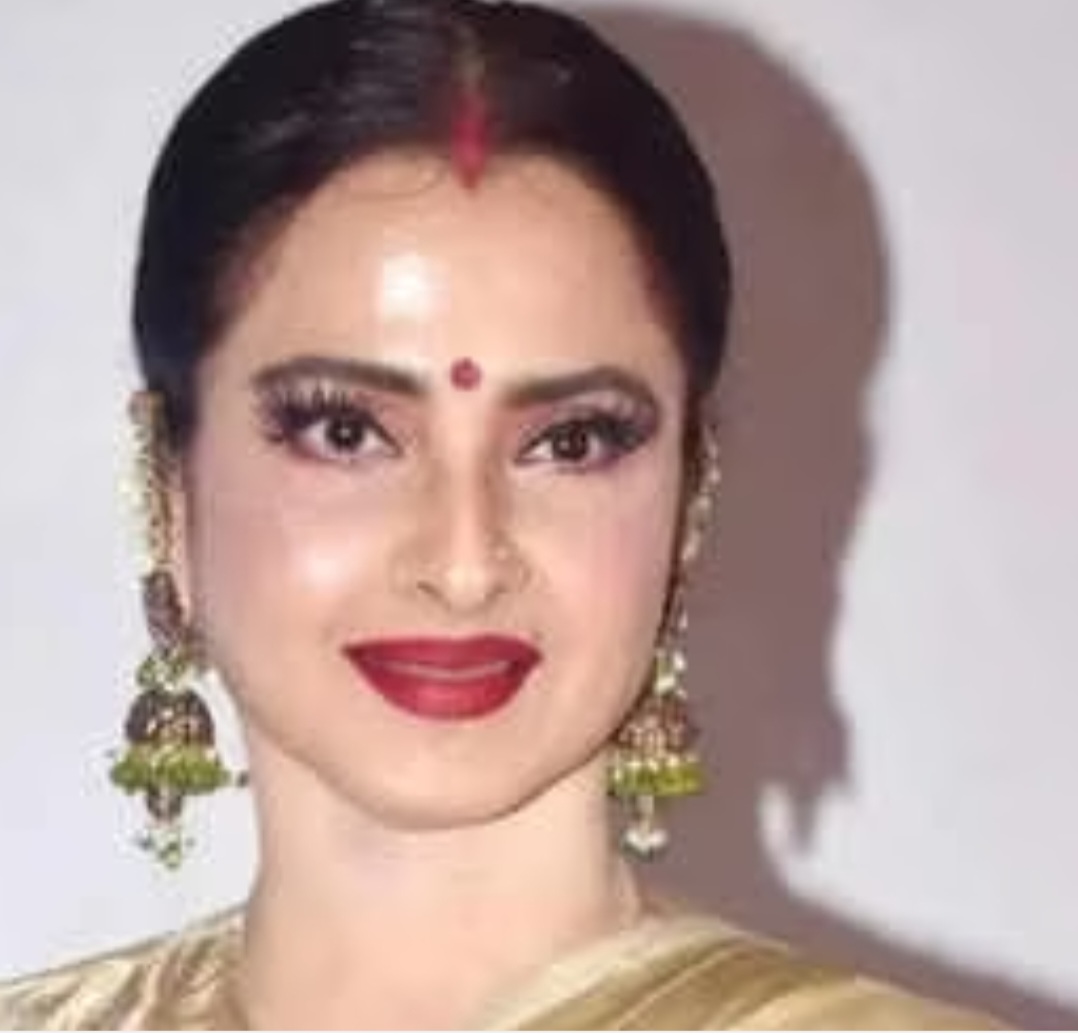 Bollywood: ओहो...!आता एव्हरग्रिन रेखा दिसणार ह्या टिव्ही मालिकेत..!