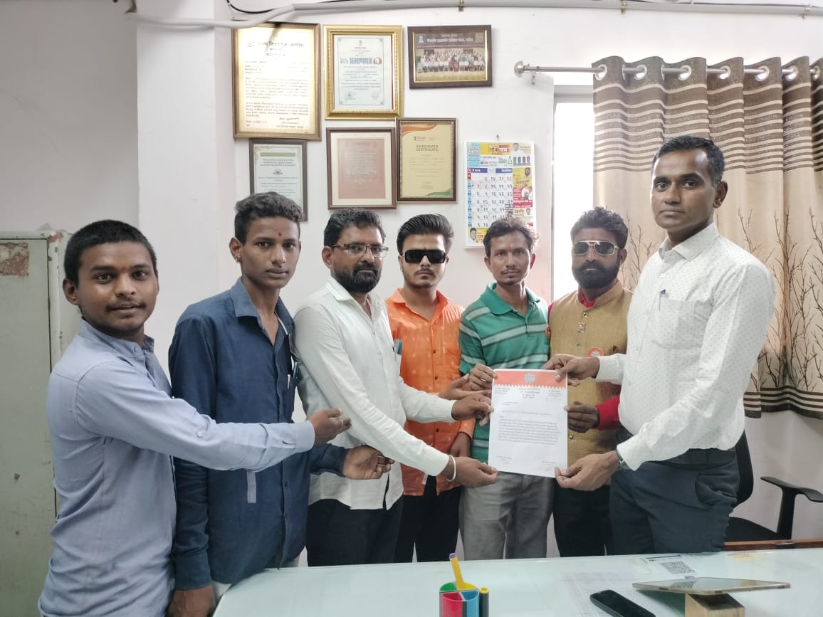 Amalner: न प ने बनविलेले खराब केलेले रस्ते पुन्हा बनवावे.. मनसेचे निवेदन