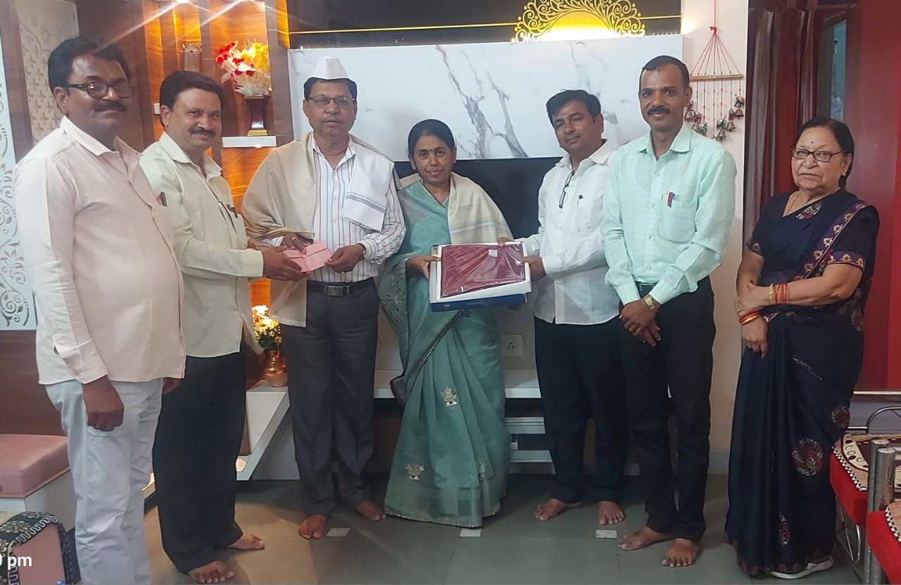 Amalner: विलासराव पाटील यांचा सेवापुर्ती निमित्ताने सत्कार...