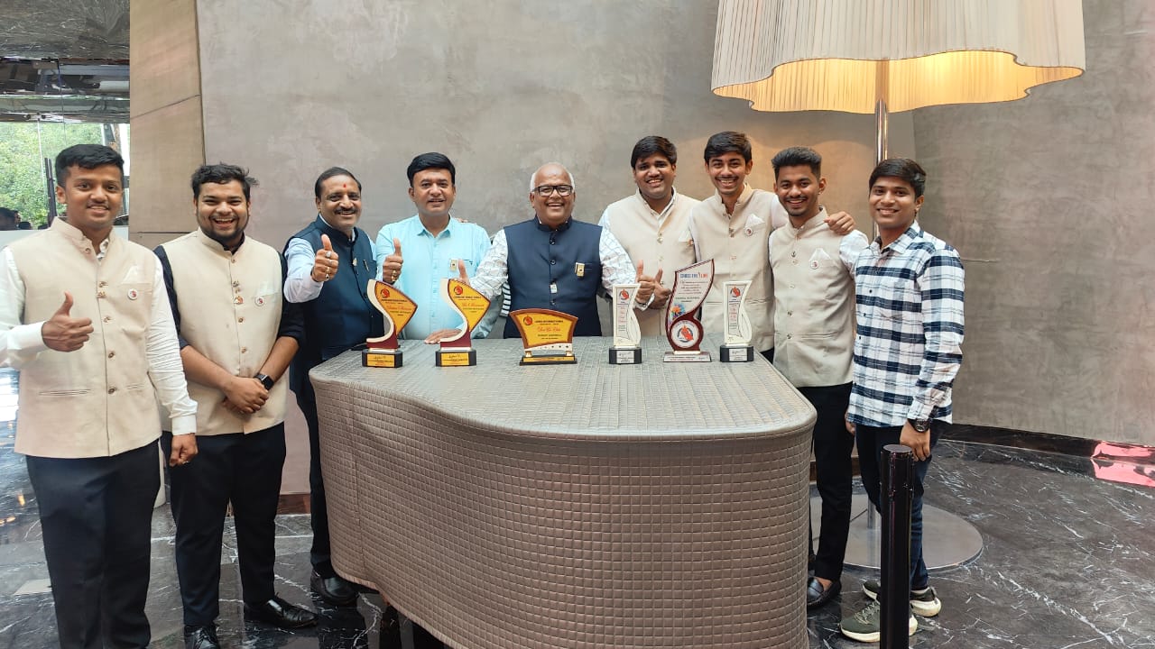 Amalner: लायन्स क्लब विविध पुरस्कारांनी सन्मानित