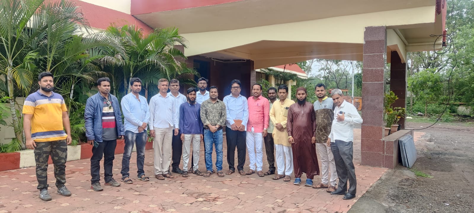 औसा येथे आप पक्षाची तालुकास्तरीय कार्यकर्ता संवाद बैठक संपन्न.. जिल्हाध्यक्ष अश्विन नलबले यांच्यासह जिल्हा पदाधिकाऱ्यांची उपस्थिती