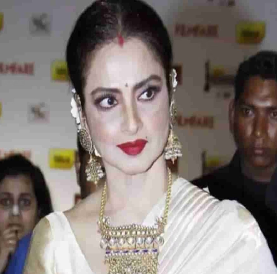 Bollywood: महिलेसोबत लग्न... रेखा यांच्या वक्तव्यामुळे खळबळ...