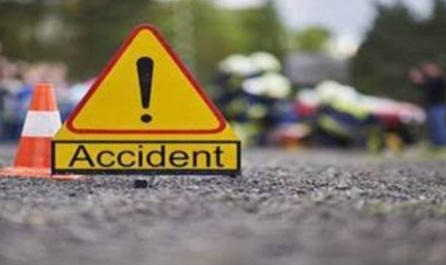 Amalner: नियंत्रण सुटले.. मोठे जखमी.. लहान मुलगा सुरक्षित..