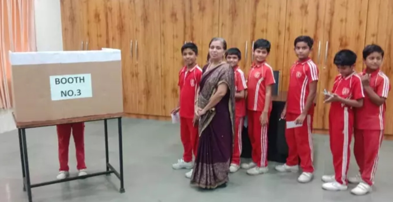 Amalner: सेंट मेरी शाळेत पार पडली शालेय मंत्रिमंडळ निवडणूक...