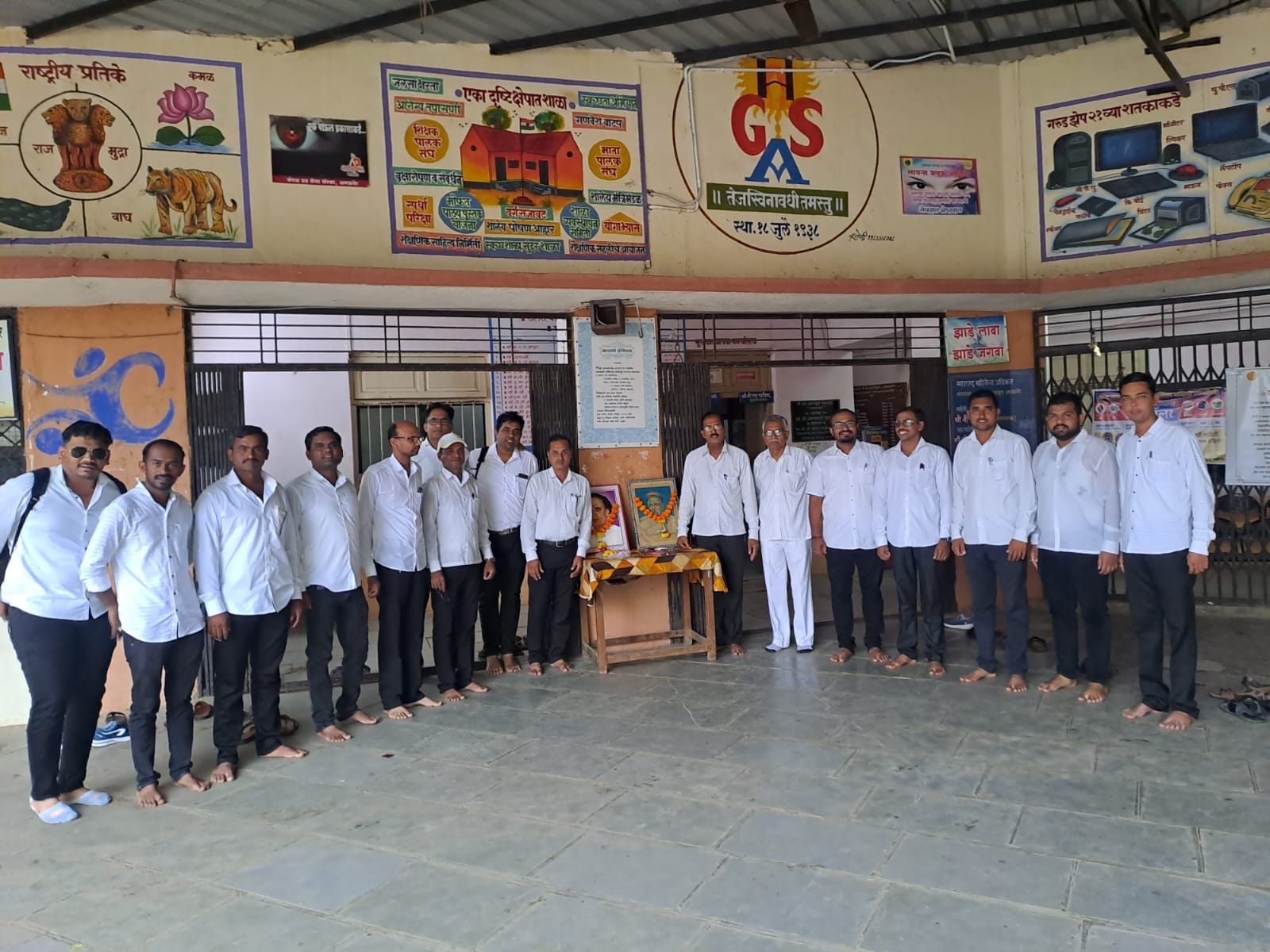 Amalner:जी.एस.हायस्कूल येथे लोकमान्य टिळक व अण्णाभाऊ साठे यांना अभिवादन