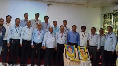 इंदापूर महाविद्यालयात लोकशाहीर अण्णा भाऊ साठे आणि लोकमान्य टिळक यांना अभिवादन