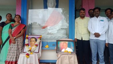 अण्णाभाऊ साठे हे वास्तववादी शाहीर व लेखक होते :- प्रा. जावेद शेख भिमाई आश्रमशाळेत साहित्यसम्राट अण्णाभाऊ साठेंना जयंतीदिनी अभिवादन