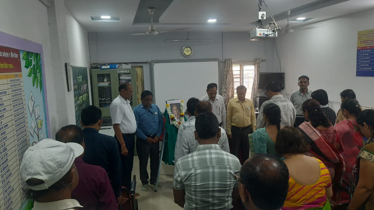 नाहाटा महाविद्यालयात कवी ना. धों. महानोर यांना श्रद्धांजली अर्पण